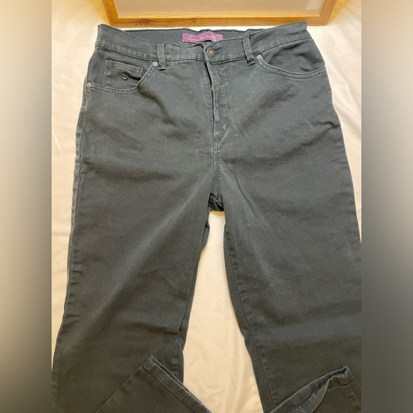 Gloria Vanderbilt size 10 black Amanda straight leg jeans - Picture 2 of 7